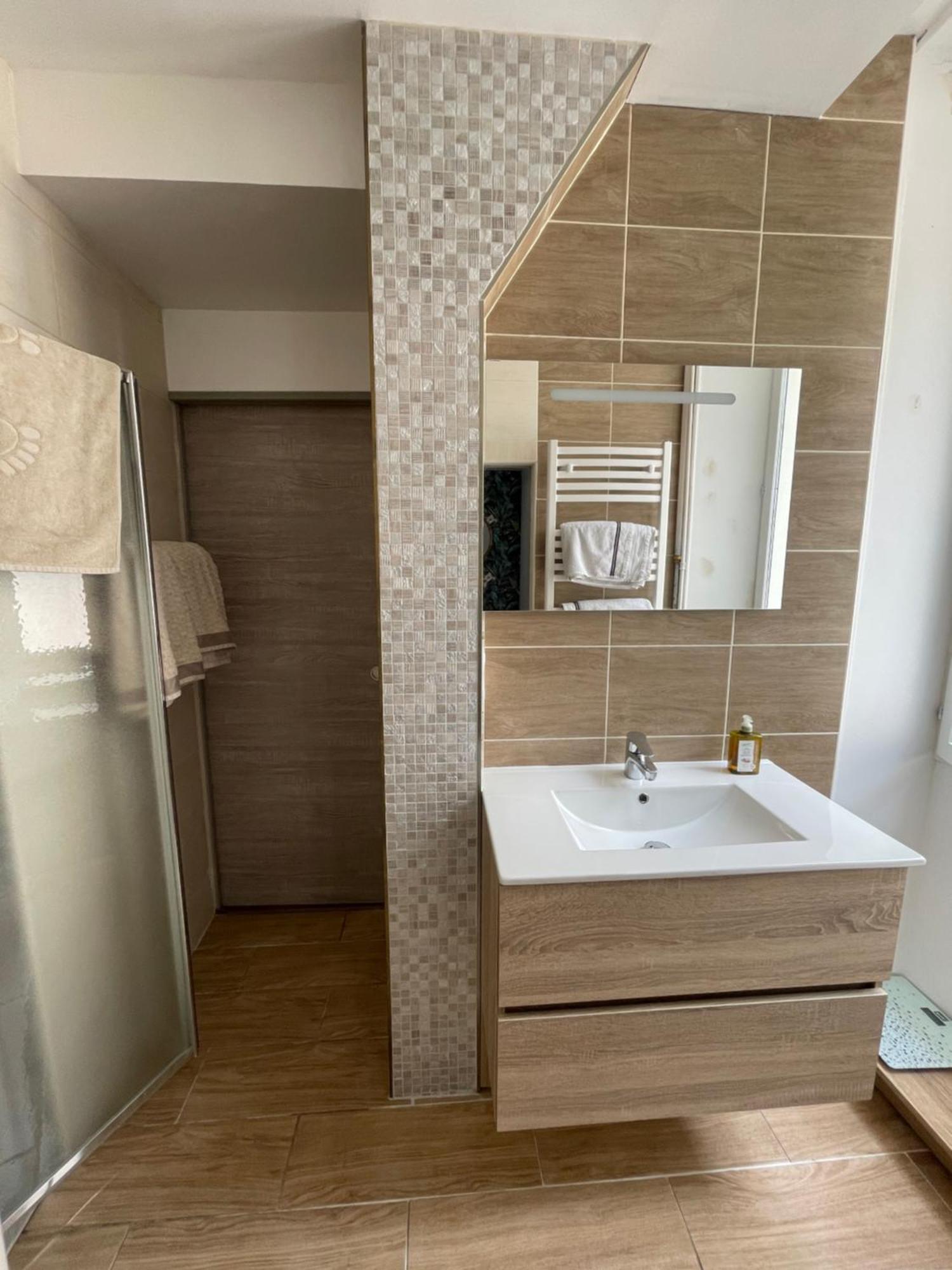 Appartement Moderne Centre Ville, 5 Personnes, 65 M2 Semur-en-Auxois Exterior photo